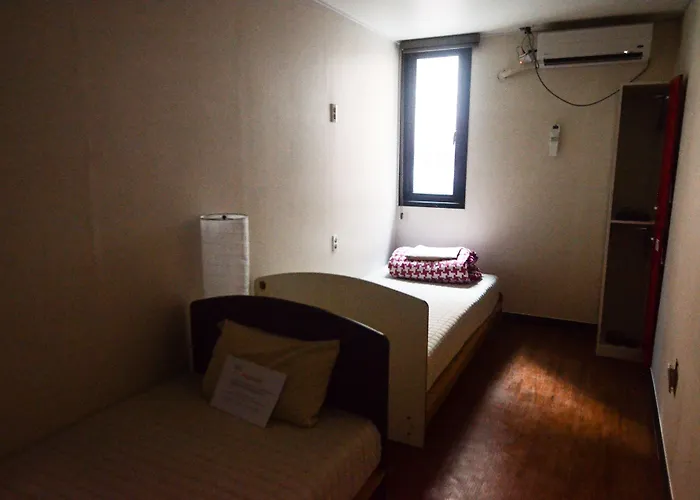 Kimchee Downtown Hostel *